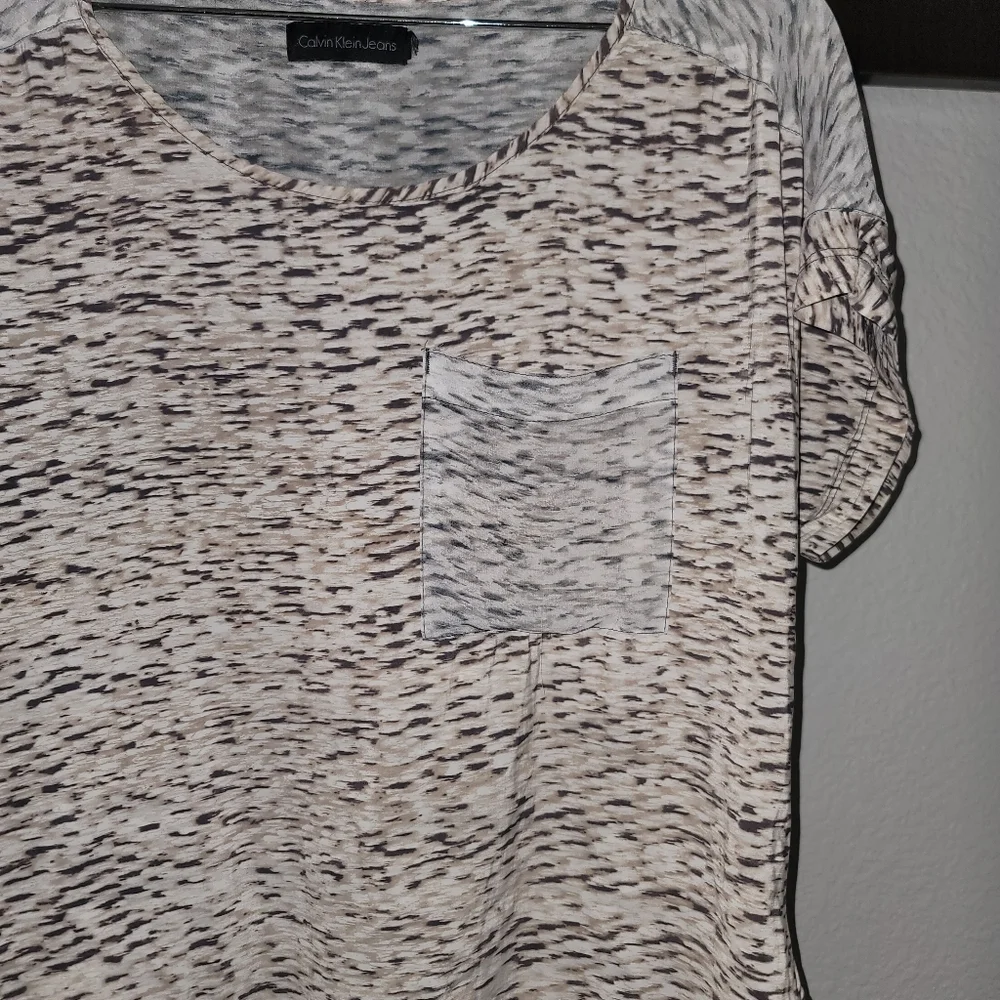 EUC Calvin Klein Women's Semi Sheer Black and Cream Short Sleeve Top - Picture 3 of 4